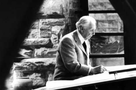 Frank lloyd wright: his life and his architecture review)